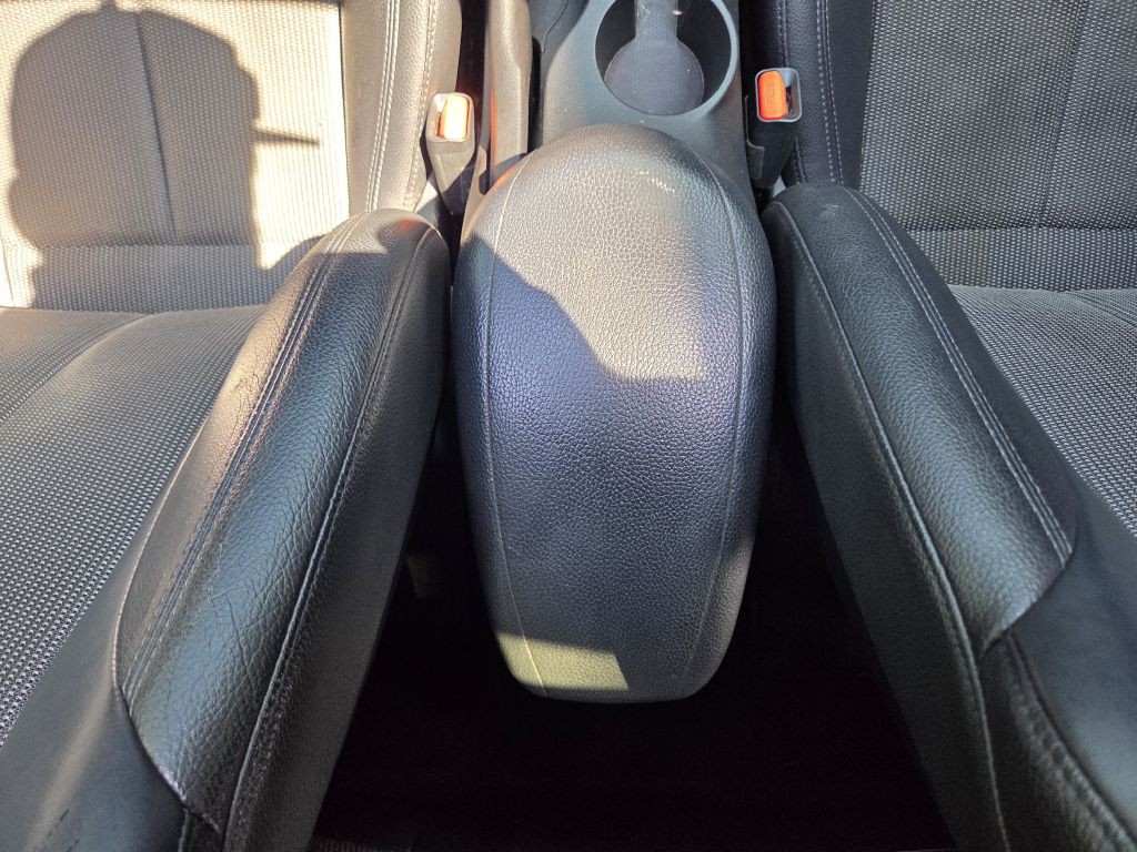 2014 Hyundai Veloster Image 33