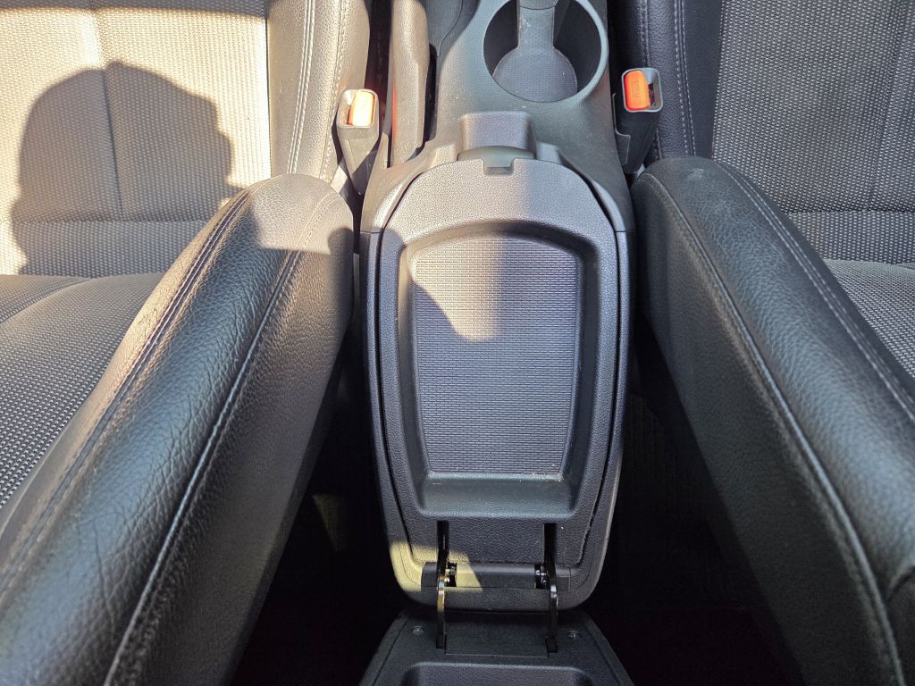 2014 Hyundai Veloster Image 34