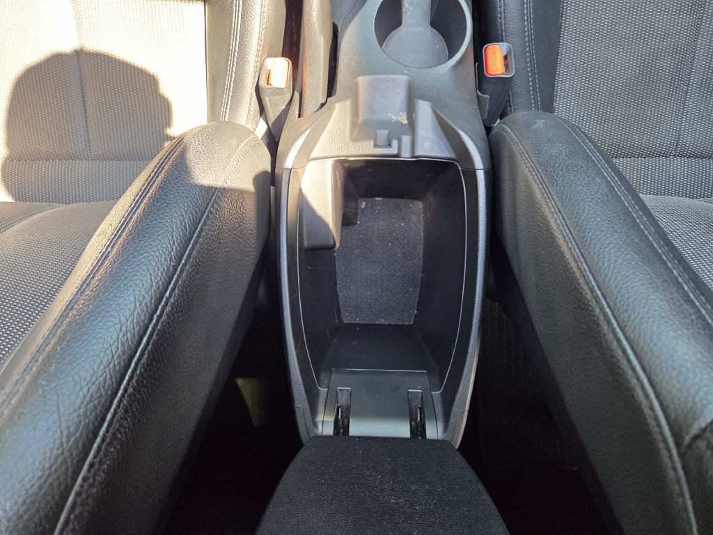 2014 Hyundai Veloster Image 35