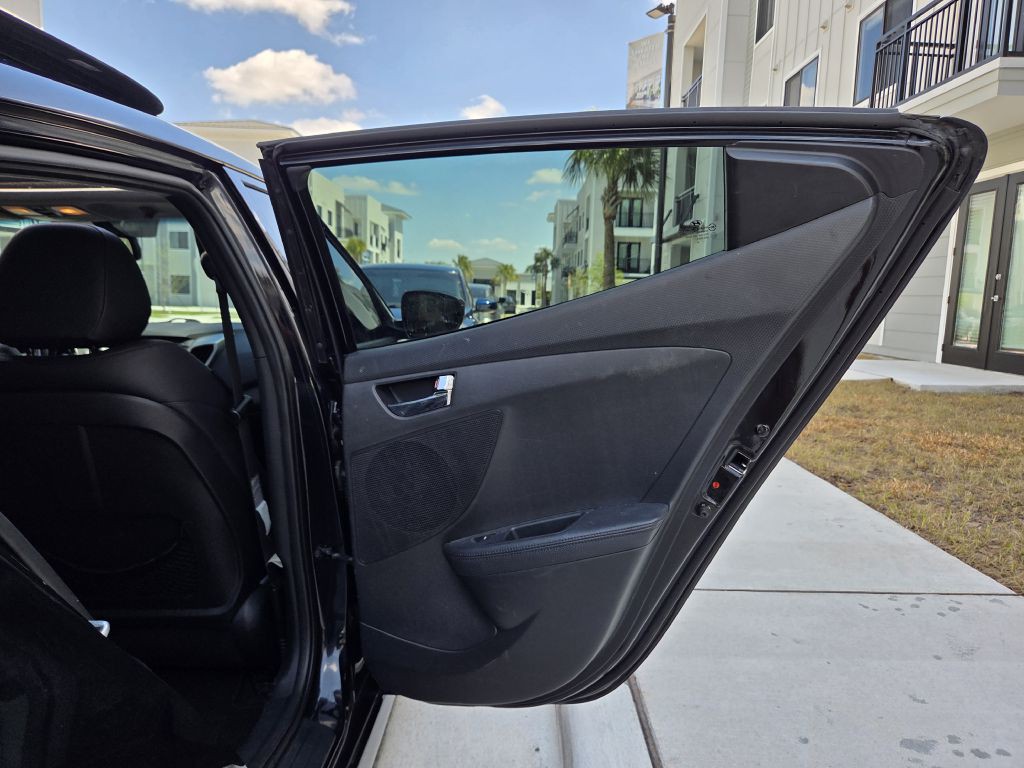 2014 Hyundai Veloster Image 40