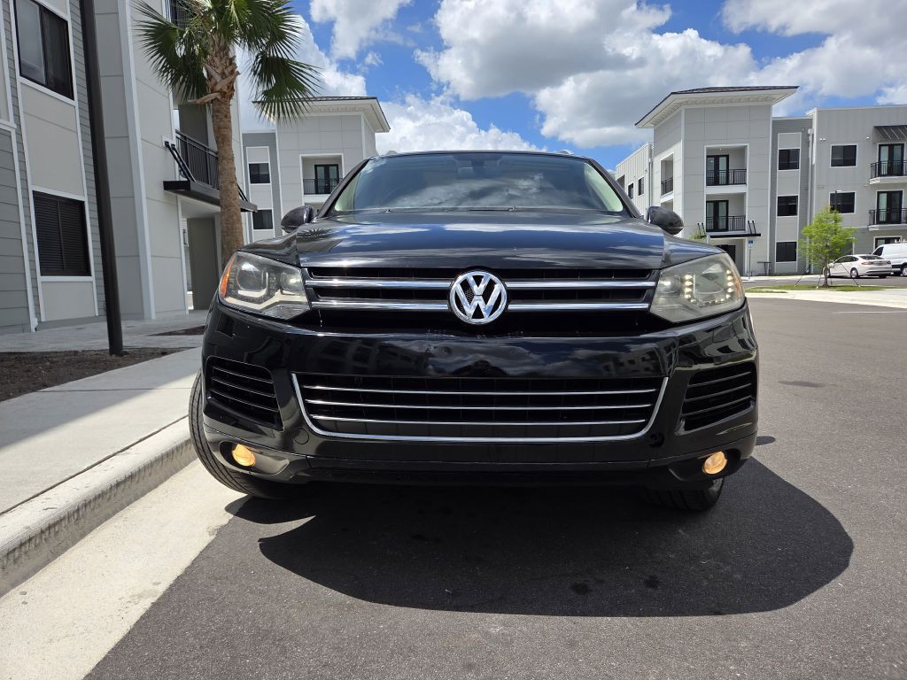 2011 Volkswagen Touareg Image 2