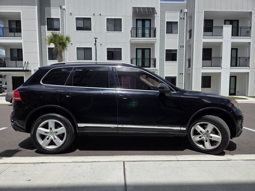 2011 Volkswagen Touareg Image 5