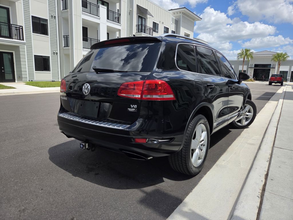 2011 Volkswagen Touareg Image 6