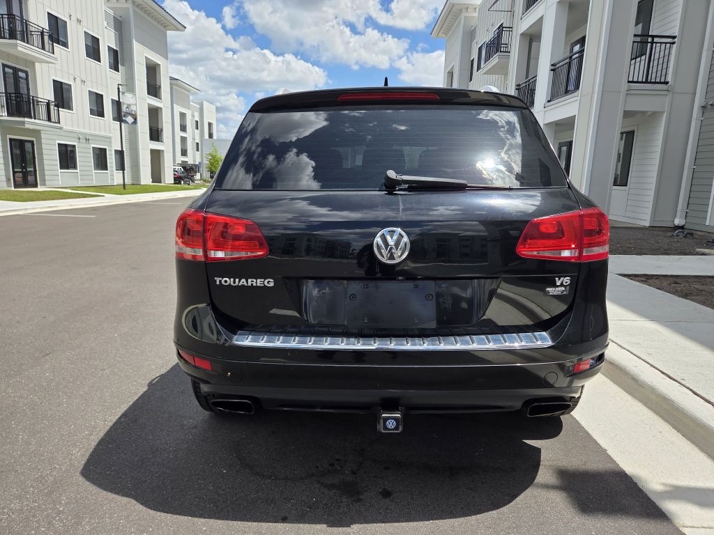 2011 Volkswagen Touareg Image 7