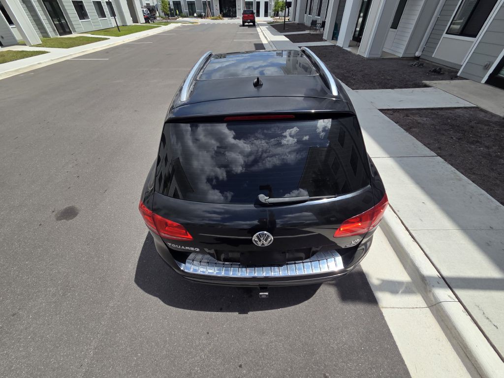2011 Volkswagen Touareg Image 8