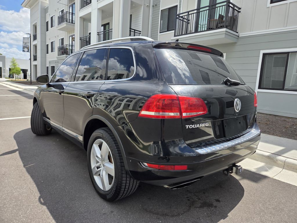 2011 Volkswagen Touareg Image 9