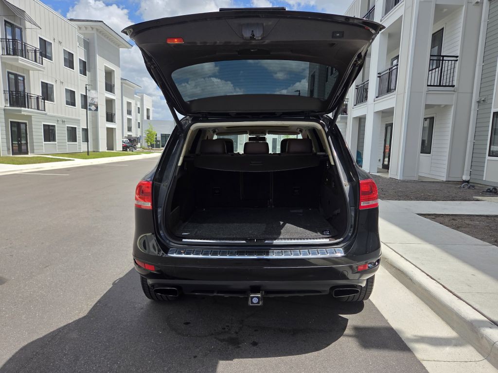 2011 Volkswagen Touareg Image 11