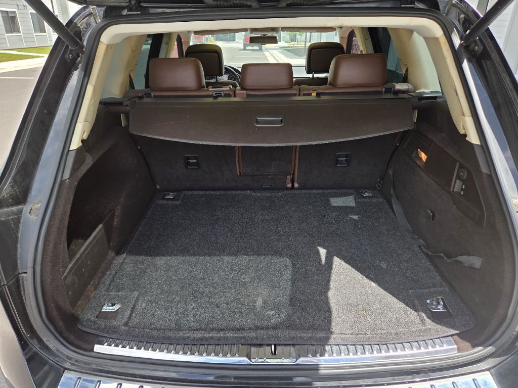 2011 Volkswagen Touareg Image 12