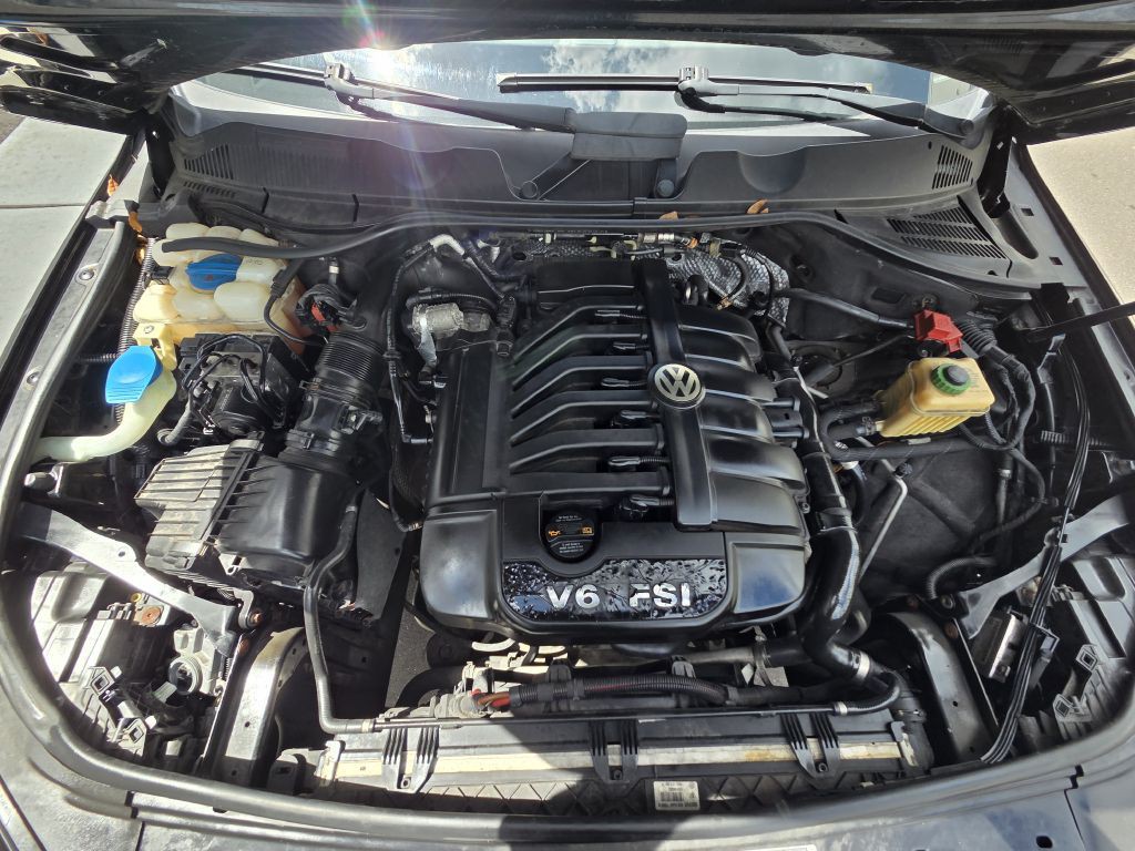 2011 Volkswagen Touareg Image 14
