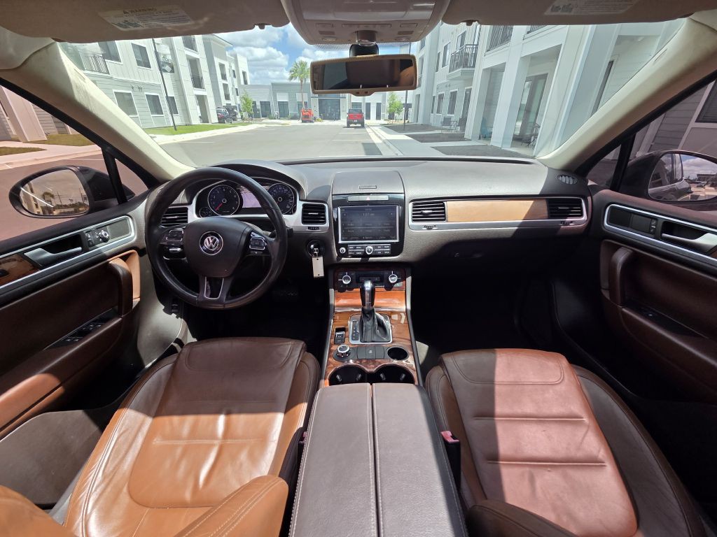 2011 Volkswagen Touareg Image 17