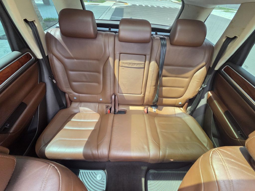 2011 Volkswagen Touareg Image 22