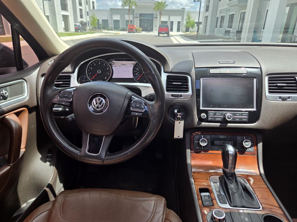2011 Volkswagen Touareg Image 26