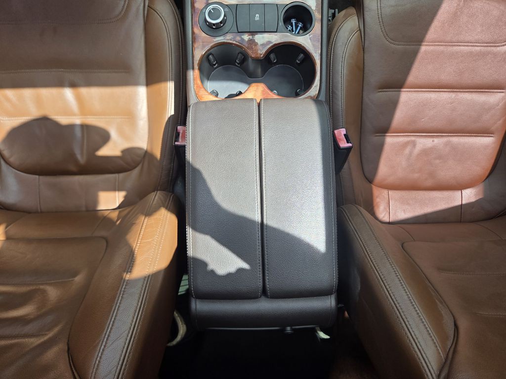 2011 Volkswagen Touareg Image 32