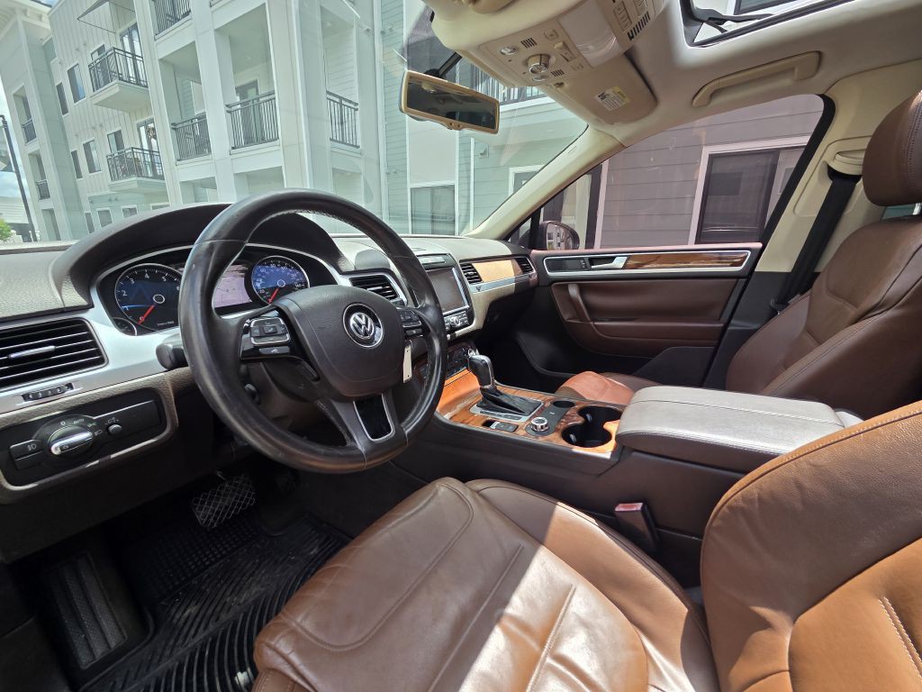 2011 Volkswagen Touareg Image 36