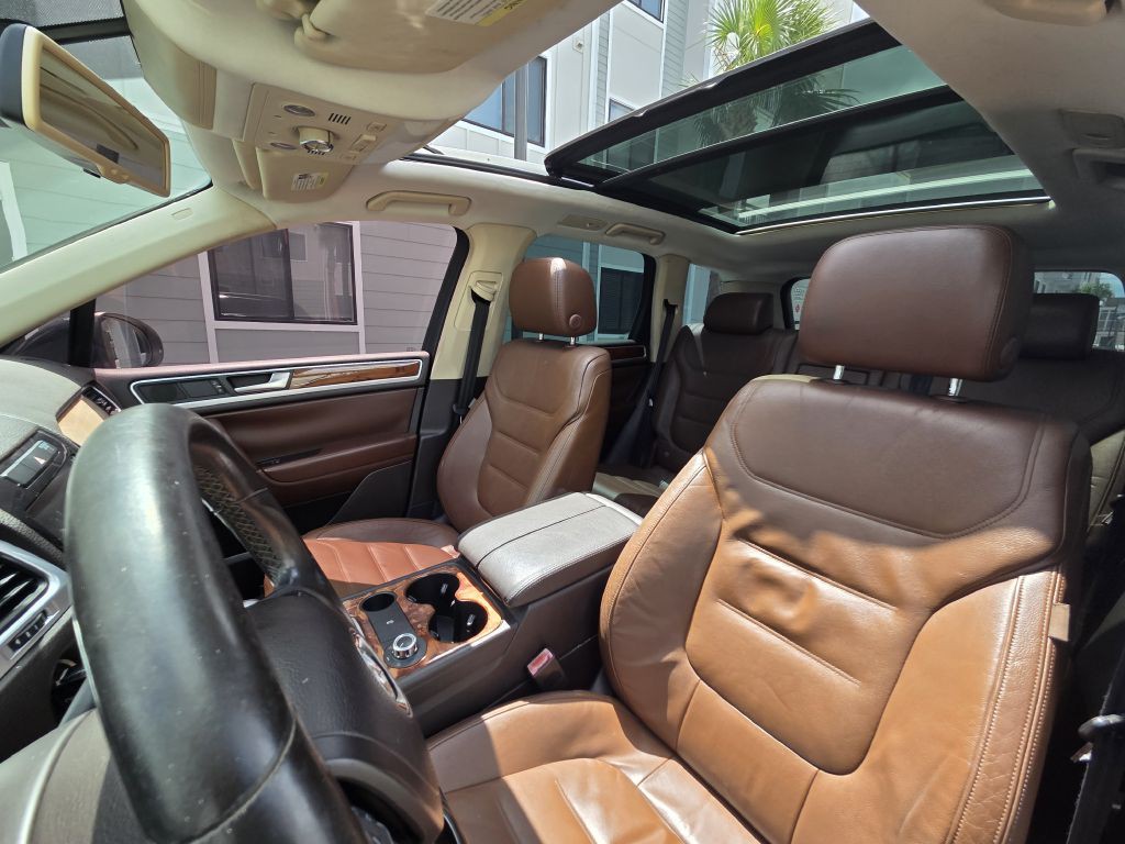 2011 Volkswagen Touareg Image 37
