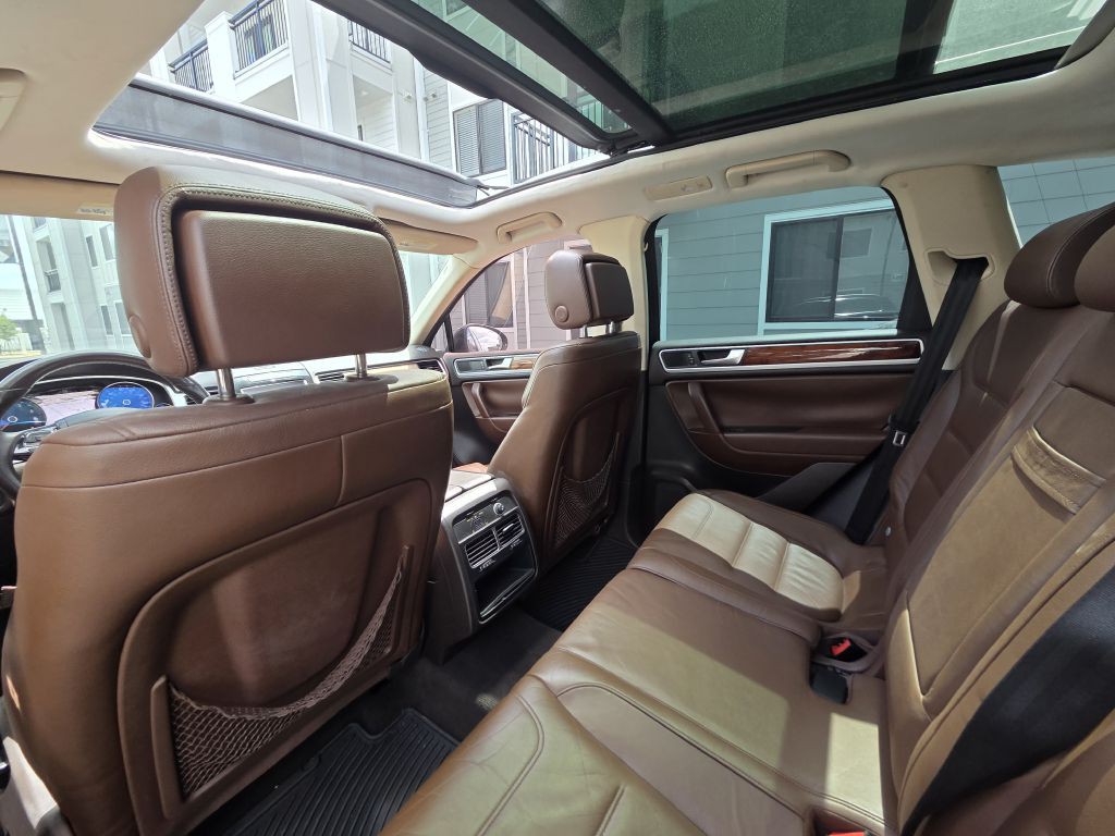 2011 Volkswagen Touareg Image 39