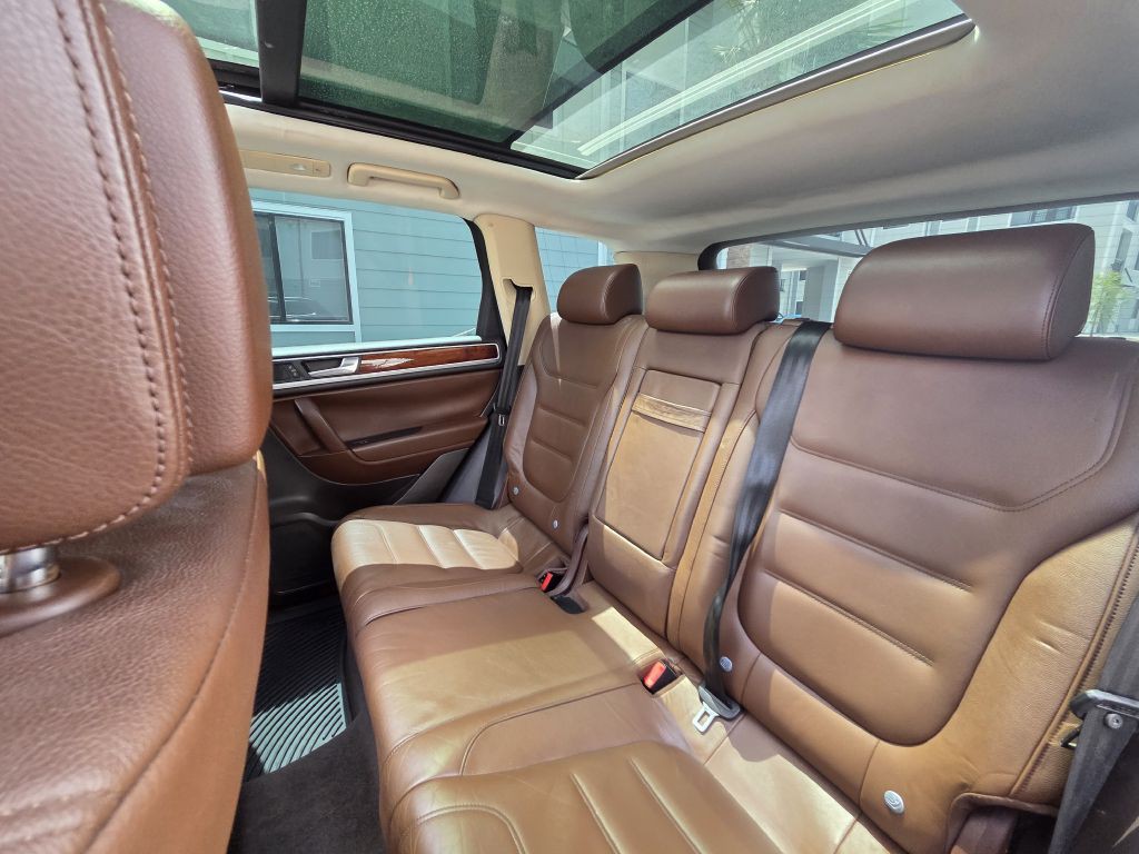 2011 Volkswagen Touareg Image 40