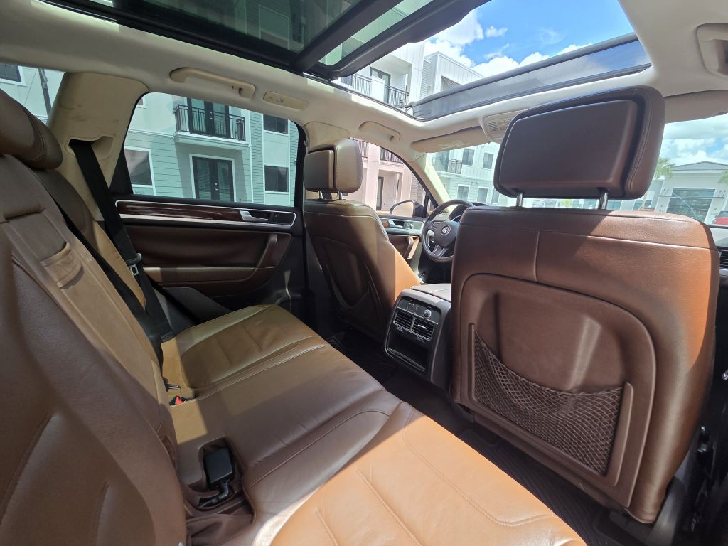 2011 Volkswagen Touareg Image 42