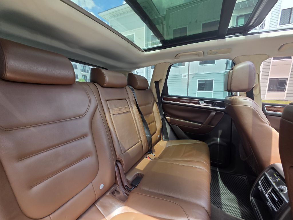 2011 Volkswagen Touareg Image 43