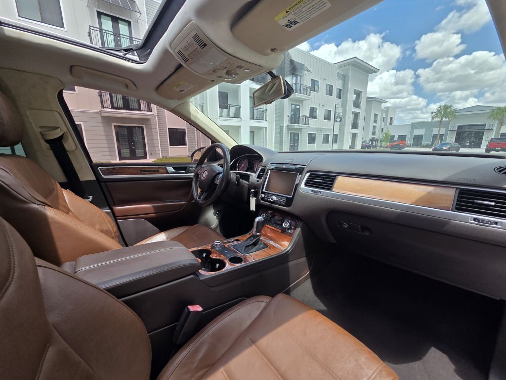 2011 Volkswagen Touareg Image 45