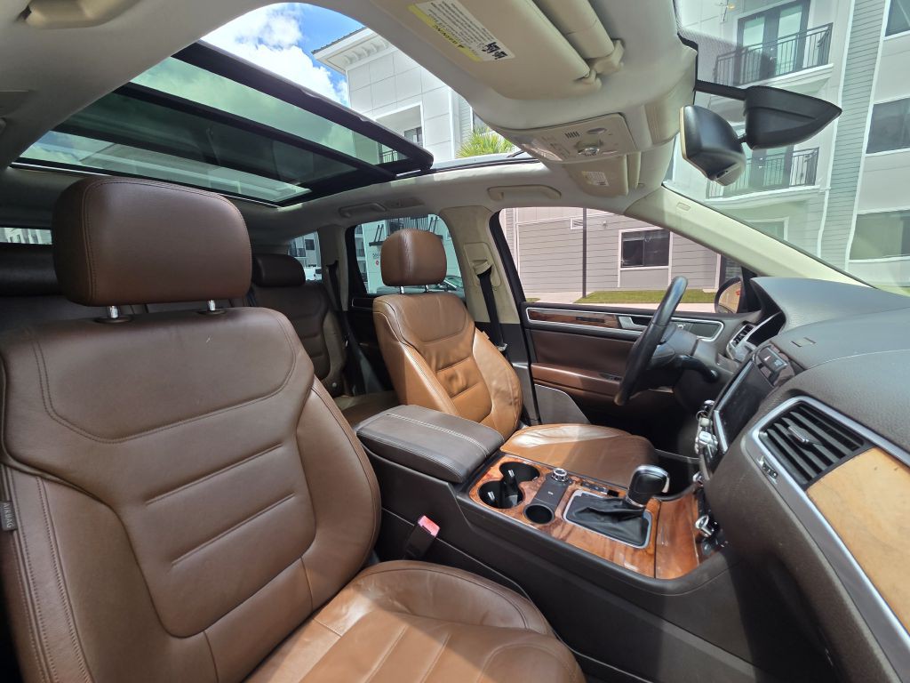 2011 Volkswagen Touareg Image 46