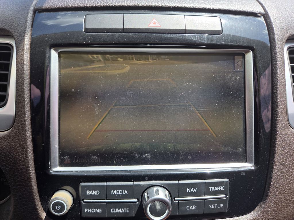2011 Volkswagen Touareg Image 48