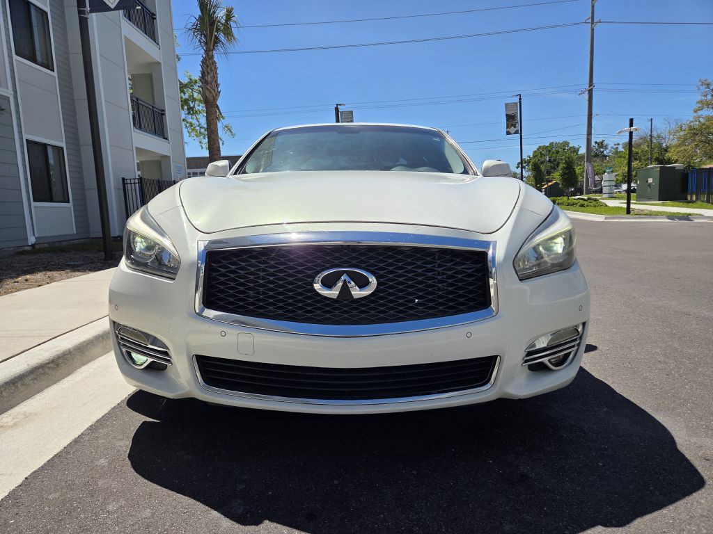2015 INFINITI Q70 Image 2
