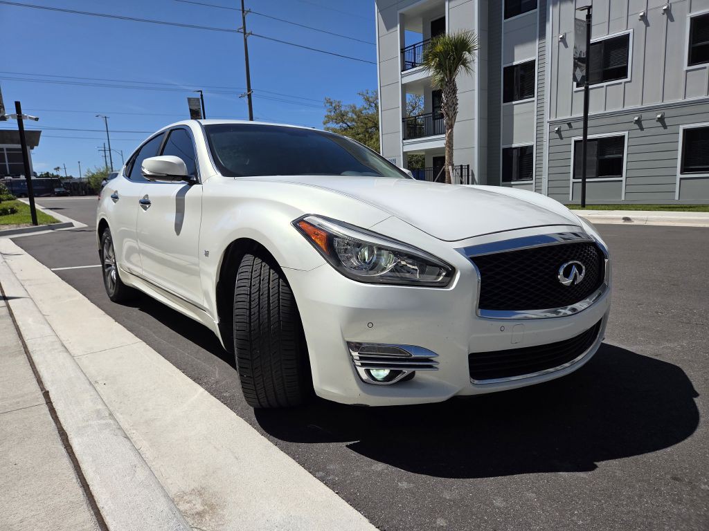 2015 INFINITI Q70 Image 3