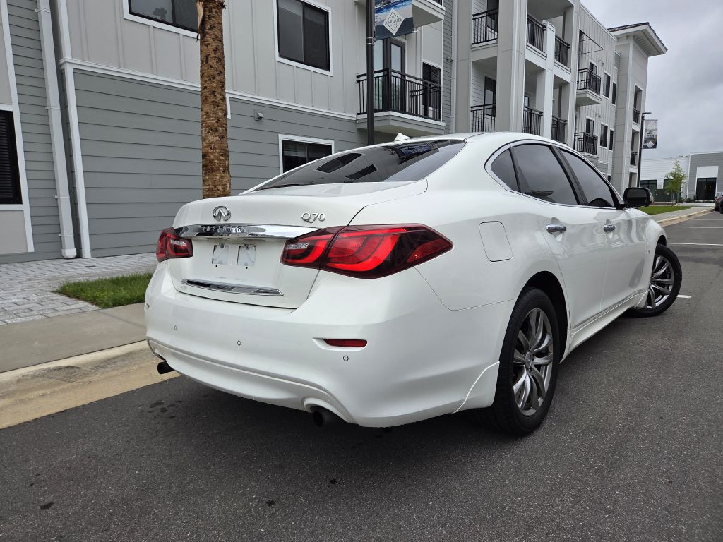 2015 INFINITI Q70 Image 5