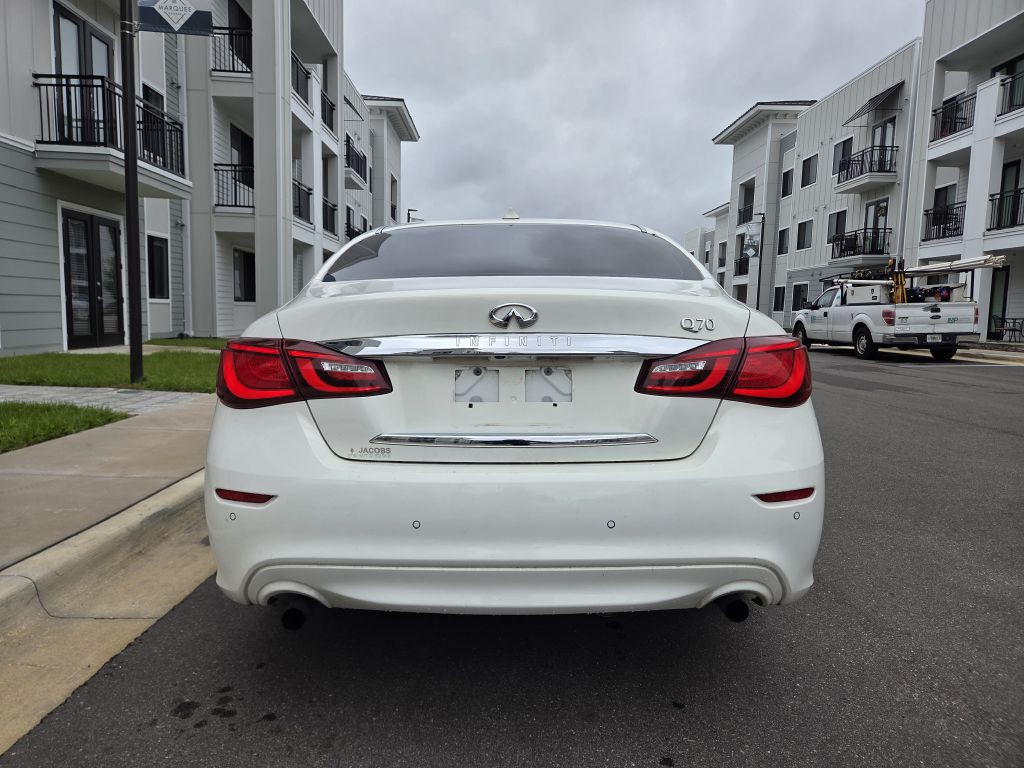 2015 INFINITI Q70 Image 6