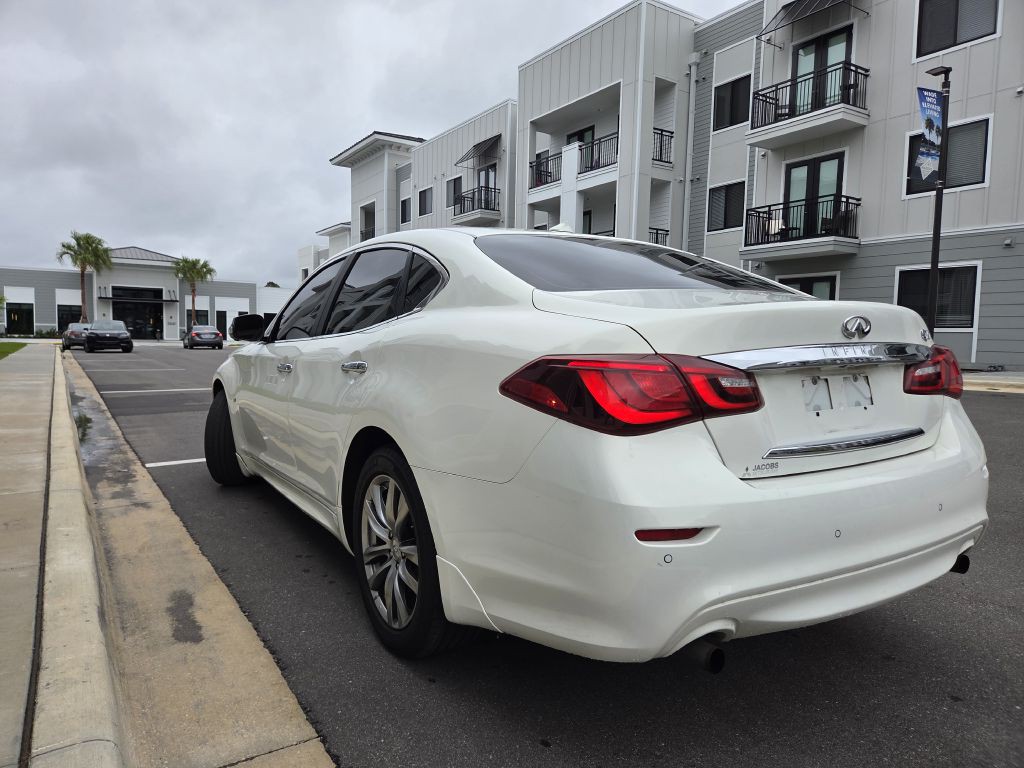 2015 INFINITI Q70 Image 8