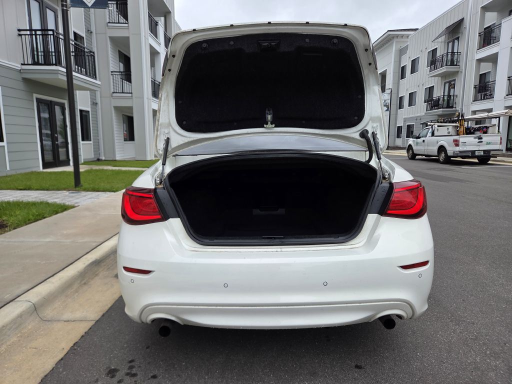 2015 INFINITI Q70 Image 14