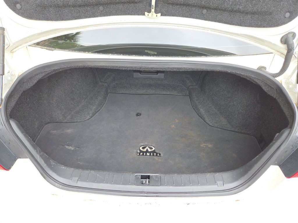 2015 INFINITI Q70 Image 15