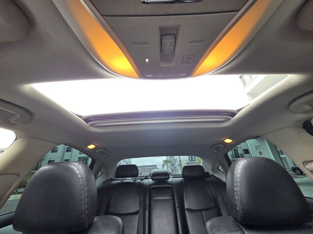 2015 INFINITI Q70 Image 18