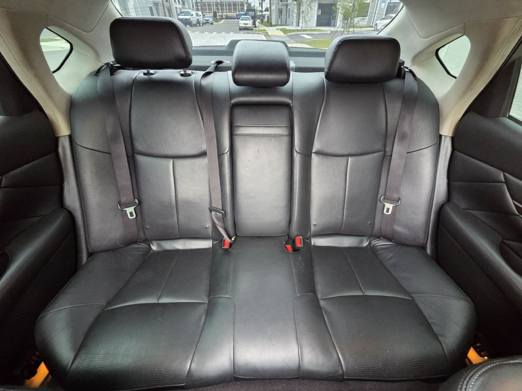 2015 INFINITI Q70 Image 19