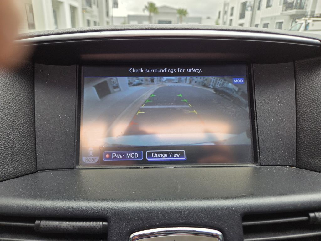 2015 INFINITI Q70 Image 24