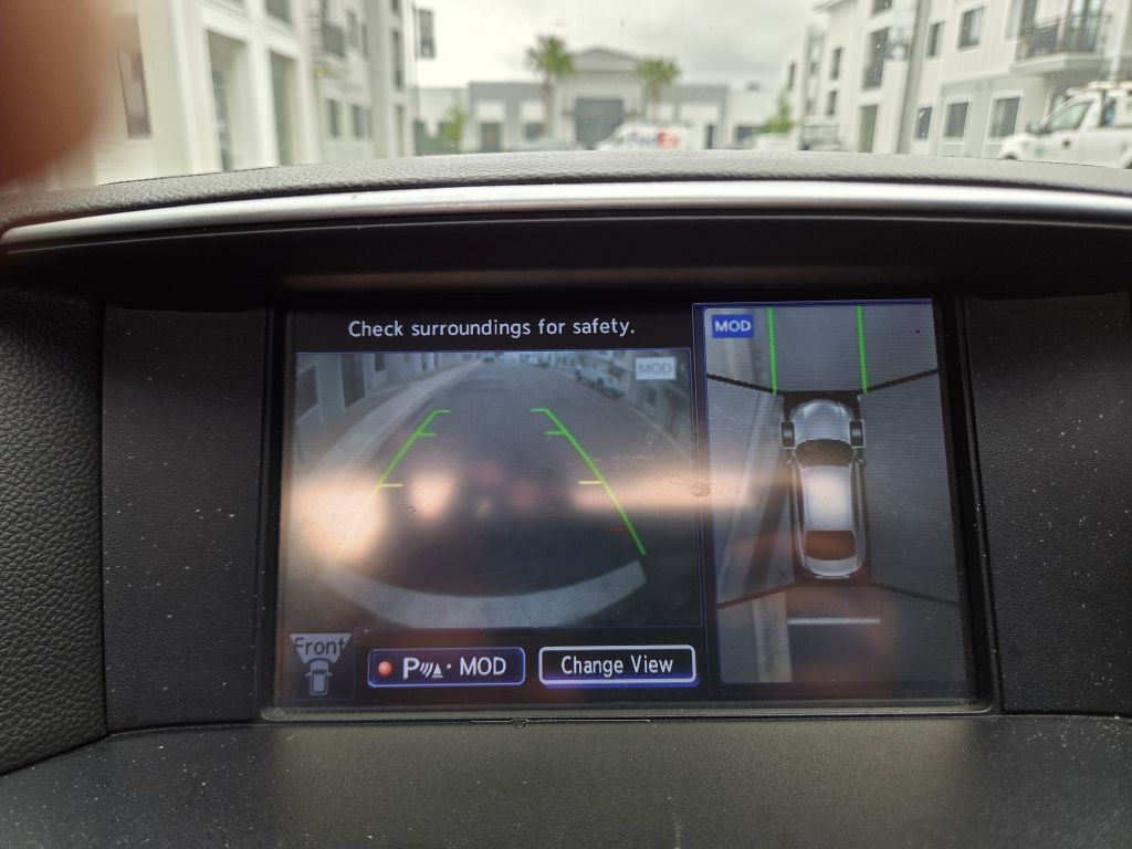 2015 INFINITI Q70 Image 25