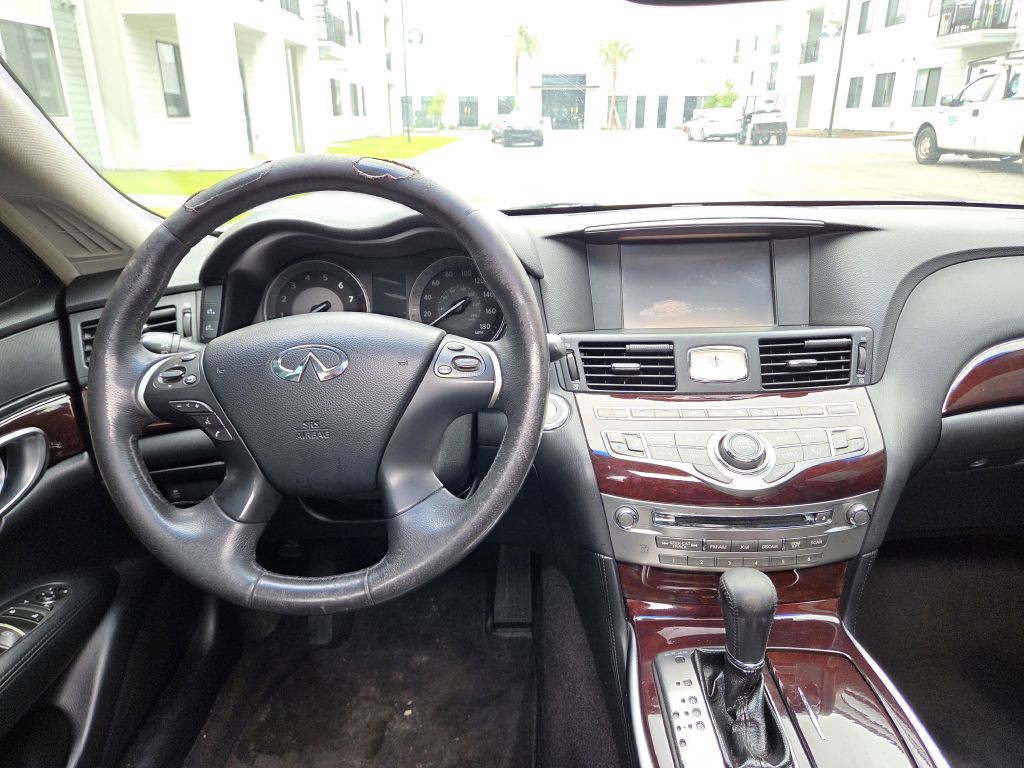 2015 INFINITI Q70 Image 30