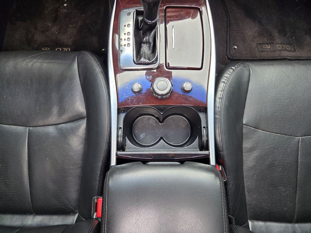 2015 INFINITI Q70 Image 34