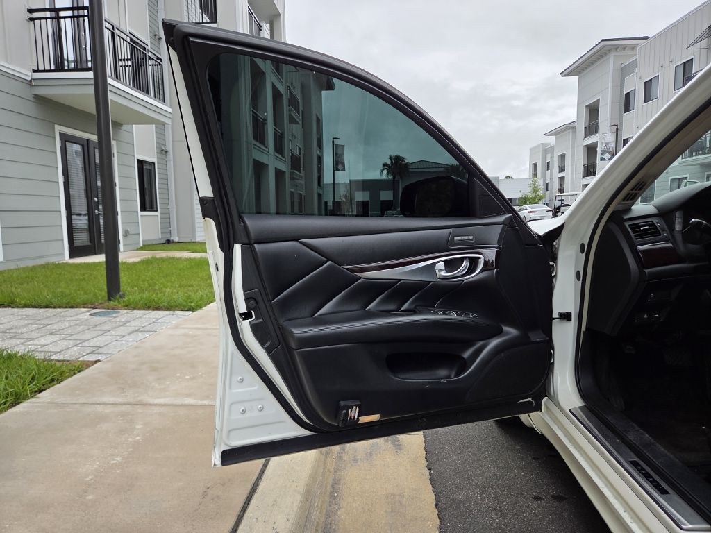 2015 INFINITI Q70 Image 38