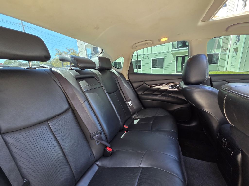 2015 INFINITI Q70 Image 46
