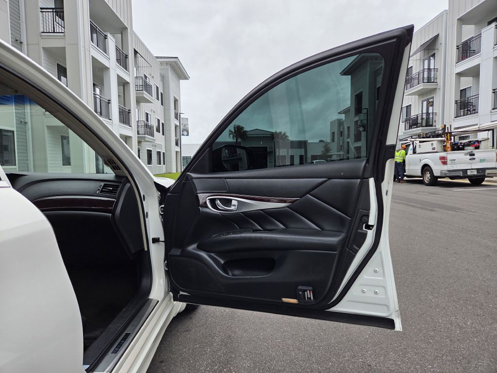 2015 INFINITI Q70 Image 47
