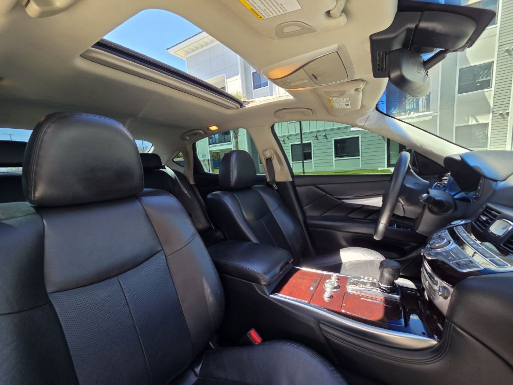 2015 INFINITI Q70 Image 49