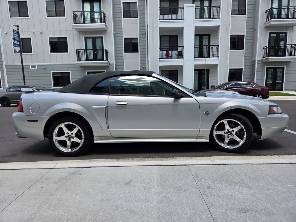 2004 Ford Mustang Image 9