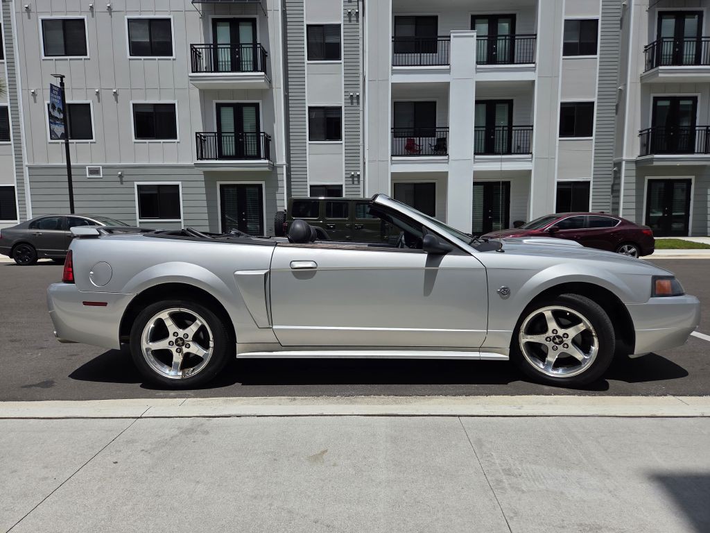 2004 Ford Mustang Image 10