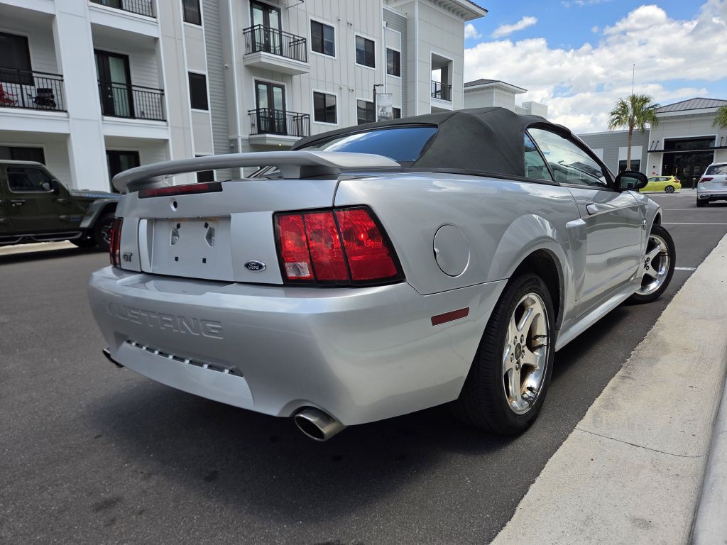 2004 Ford Mustang Image 11