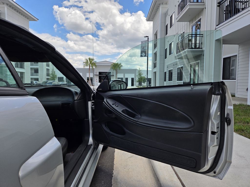 2004 Ford Mustang Image 30