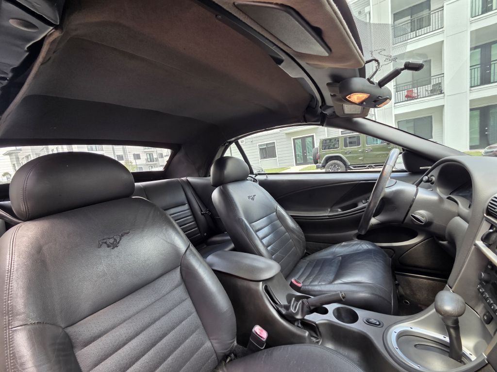 2004 Ford Mustang Image 32