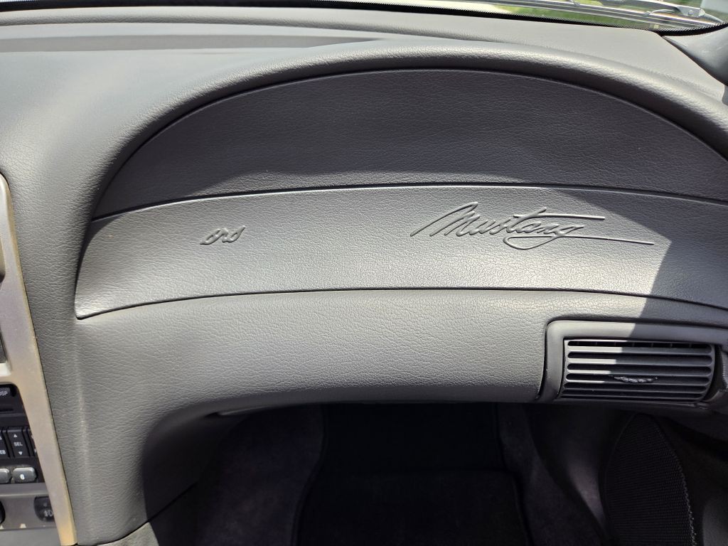 2004 Ford Mustang Image 40