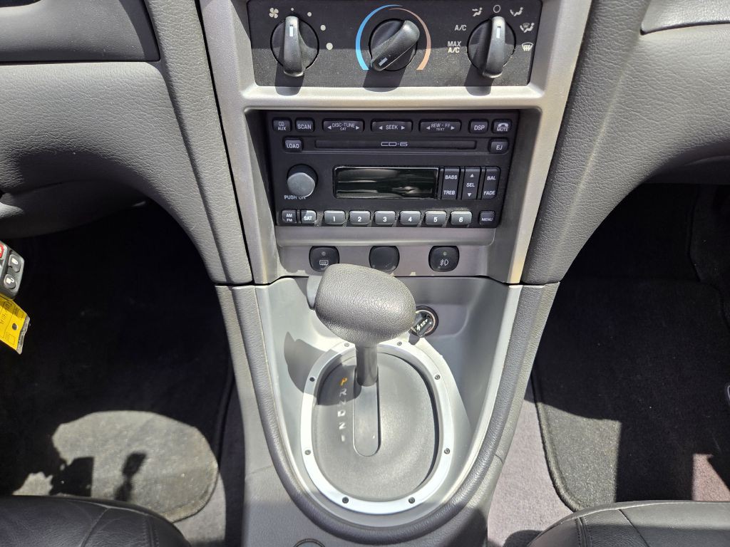 2004 Ford Mustang Image 42